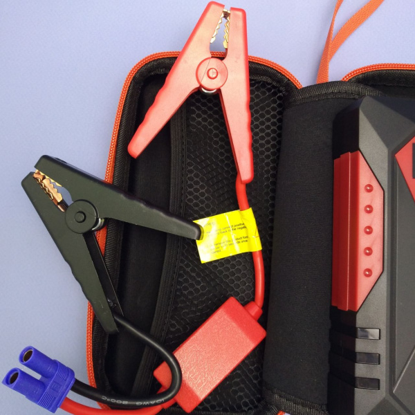 Пусковое зарядное устройство для автомобилей и мотоциклов Jump Starter M43A (MAX пусковой ток 600 А, 18 800 mAh, фонарик, функция powerbank)